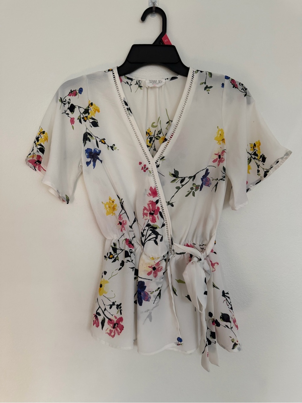 Sienna Sky - XS - Floral Wrap Tie-Front Blouse - White